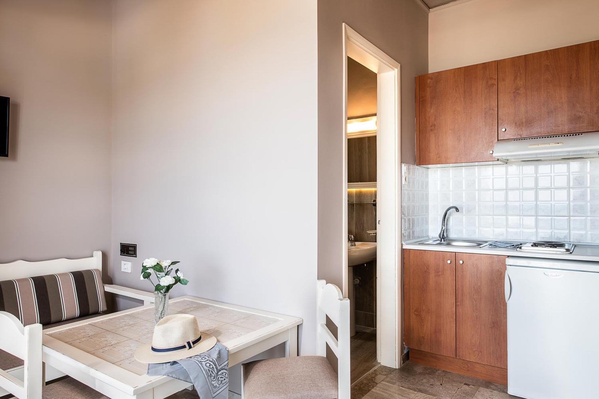Lia Beachfront Apartments Stalos Luaran gambar