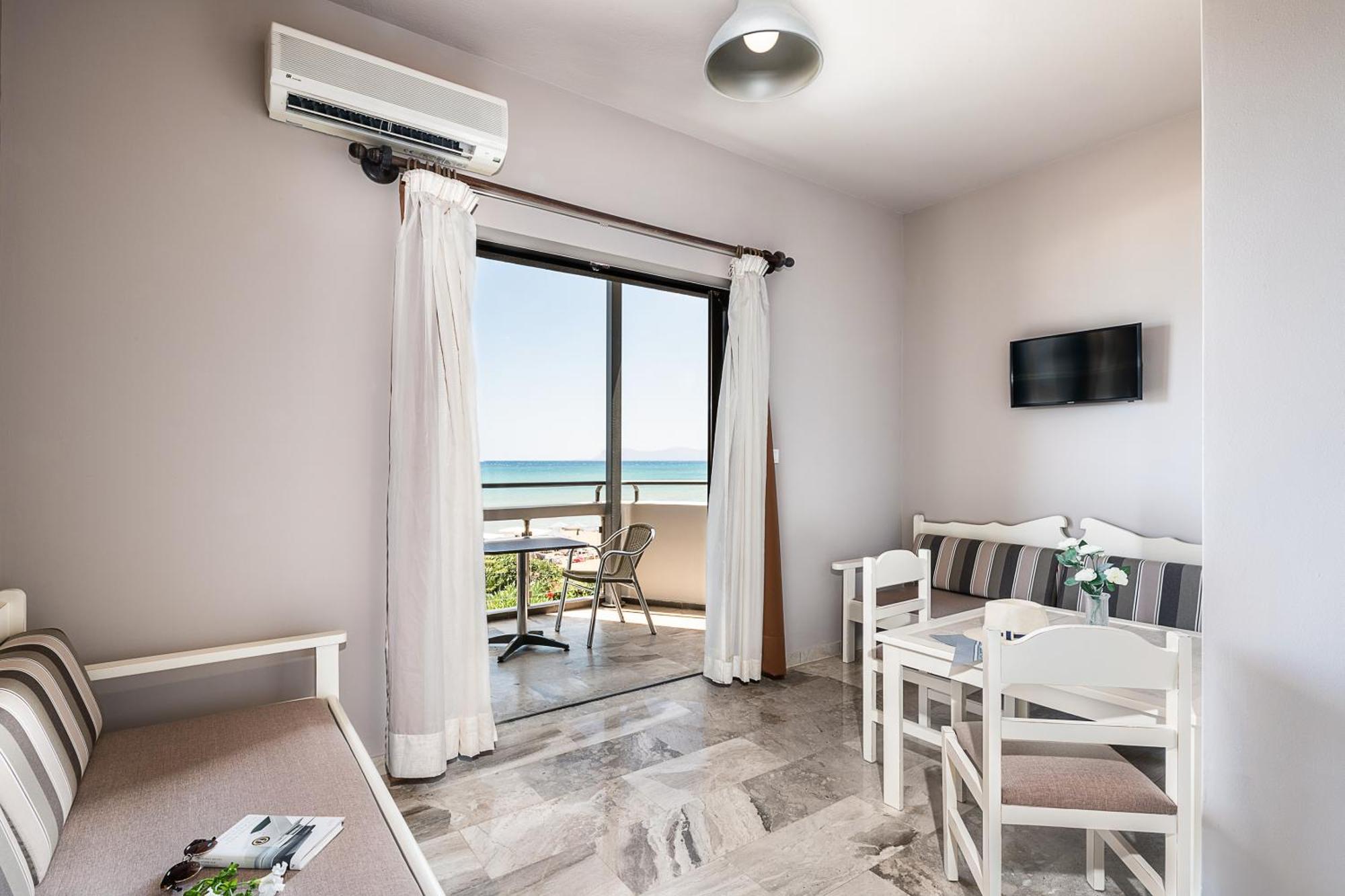Lia Beachfront Apartments Stalos Luaran gambar