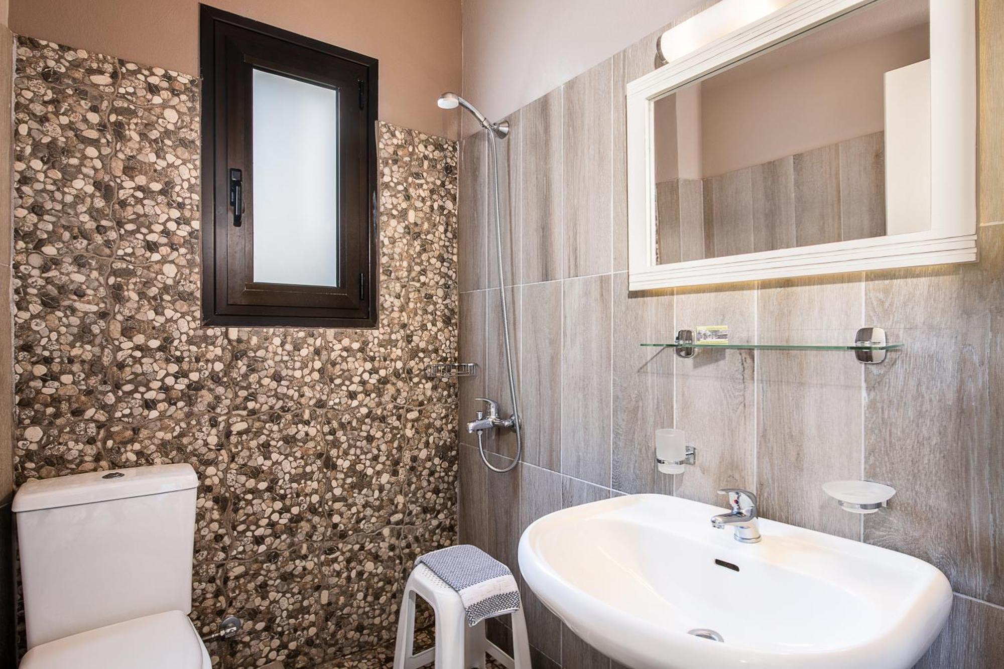 Lia Beachfront Apartments Stalos Luaran gambar