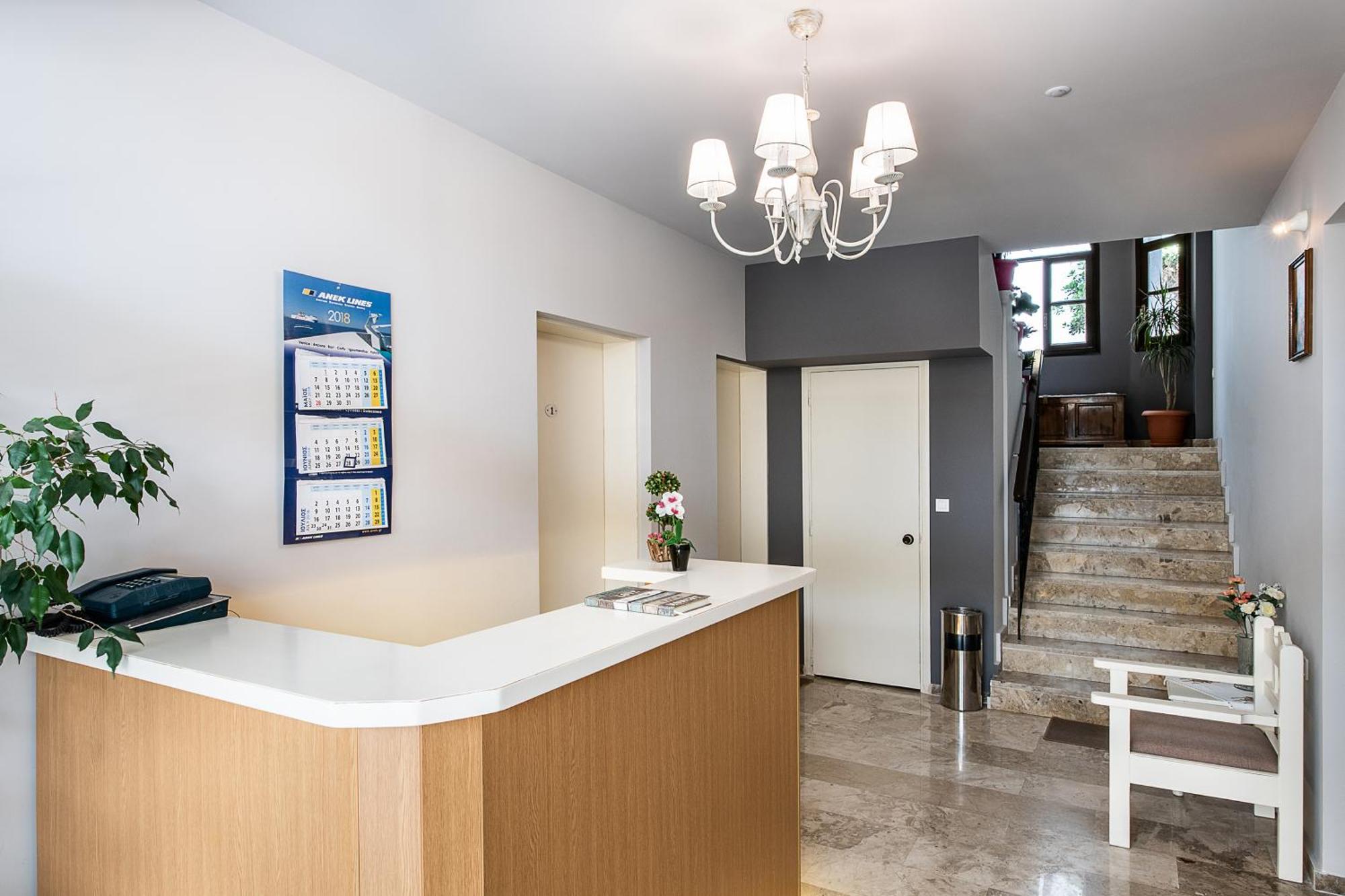 Lia Beachfront Apartments Stalos Luaran gambar