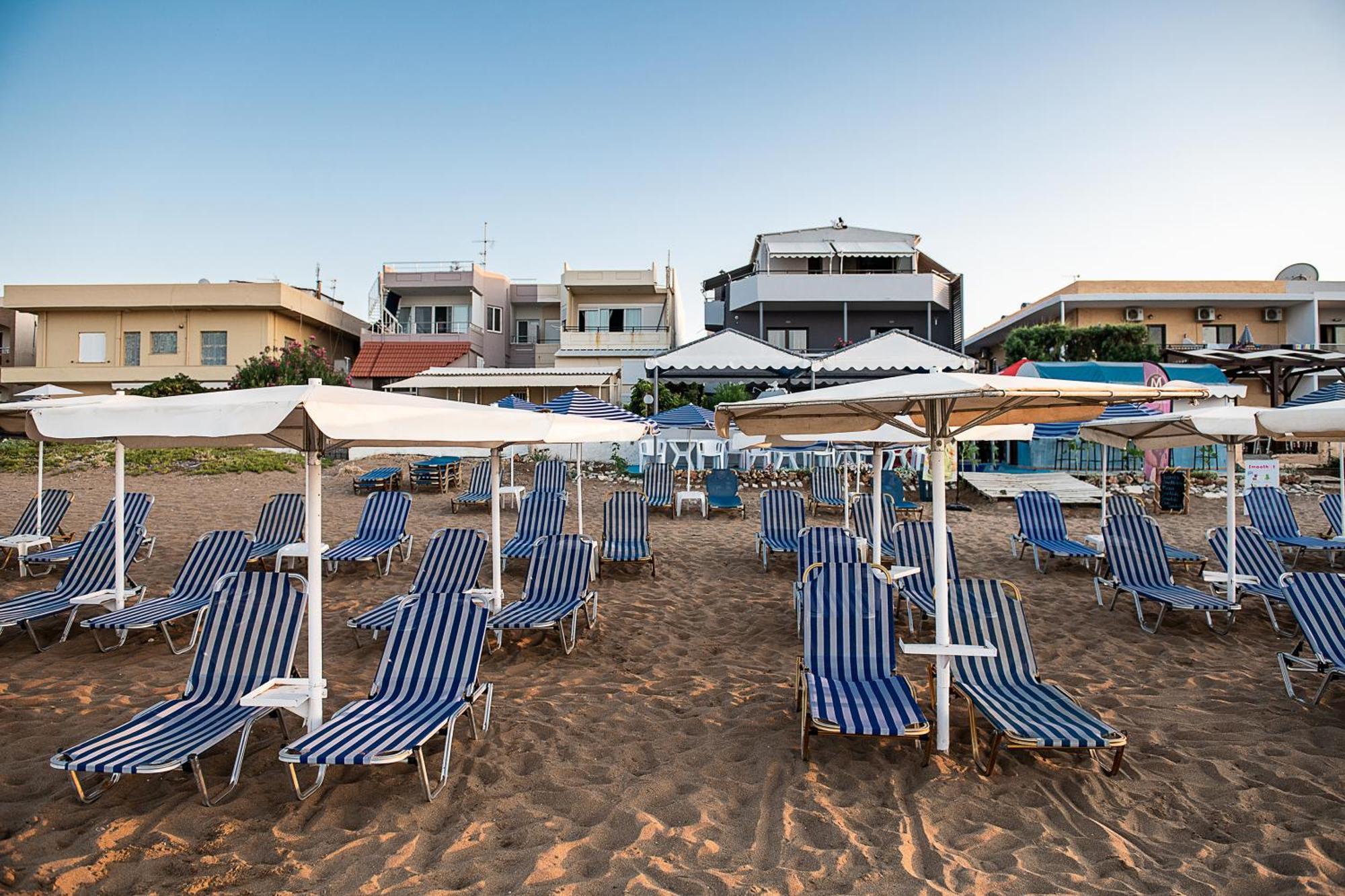 Lia Beachfront Apartments Stalos Luaran gambar