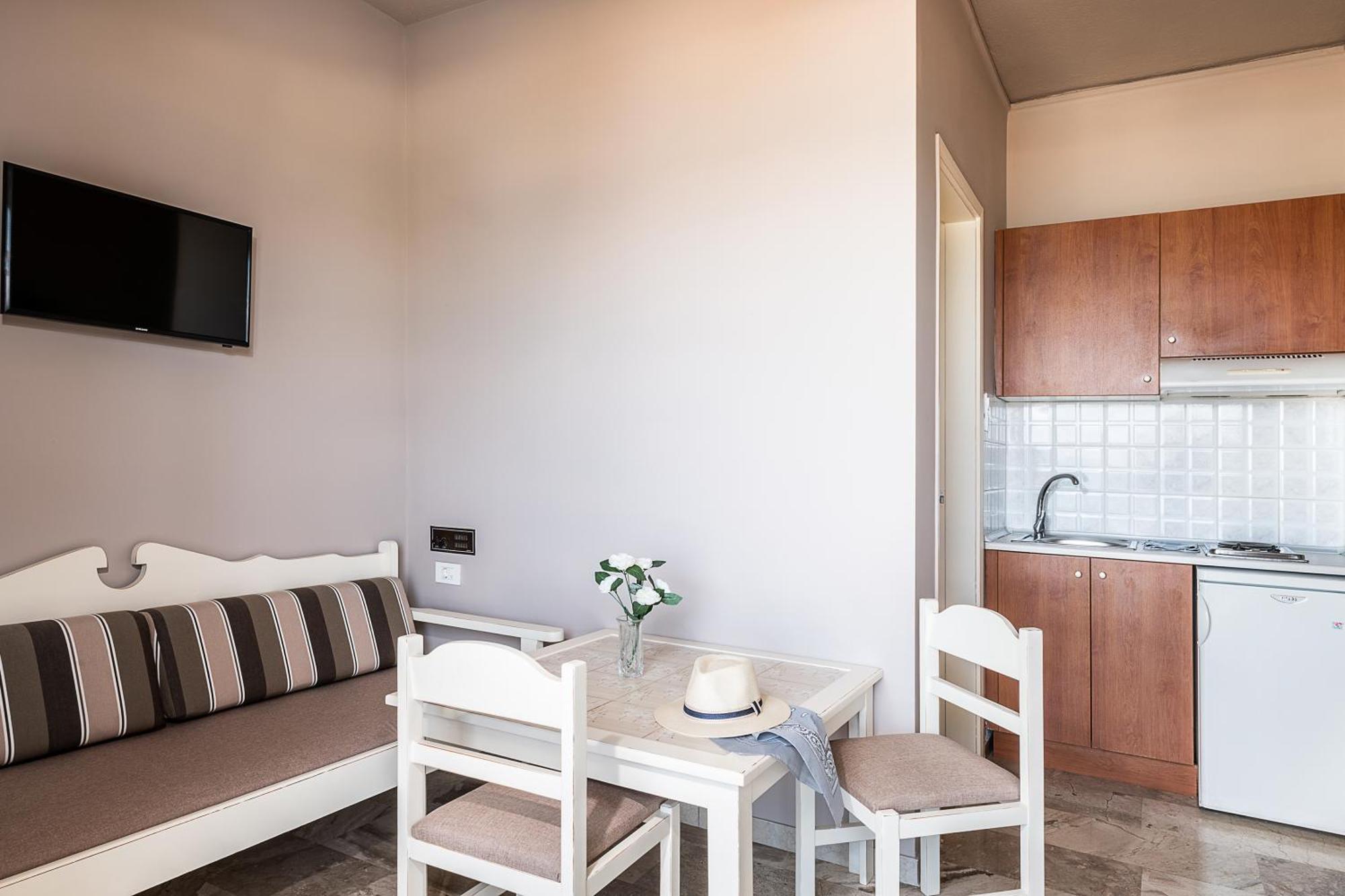 Lia Beachfront Apartments Stalos Luaran gambar