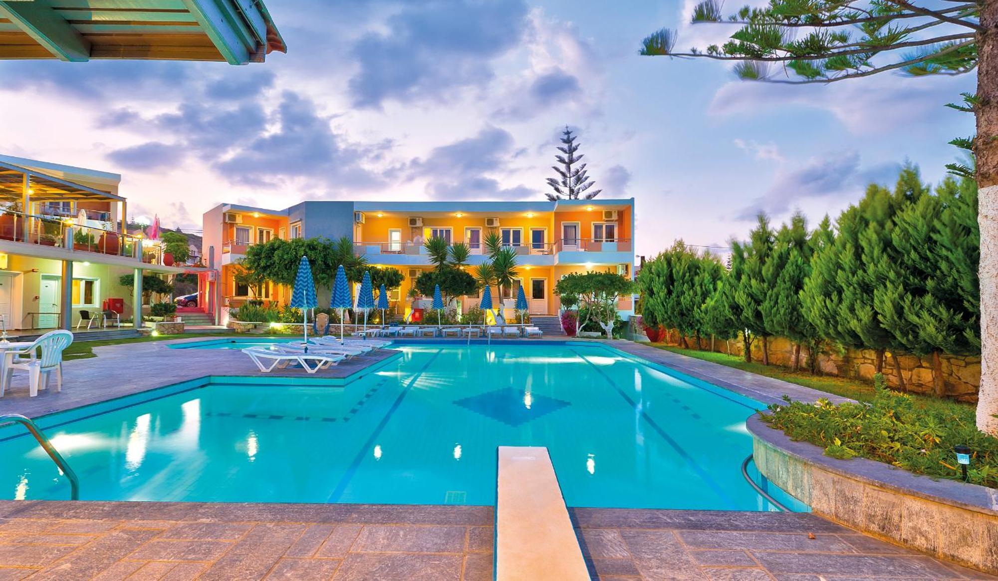 Lia Beachfront Apartments Stalos Luaran gambar