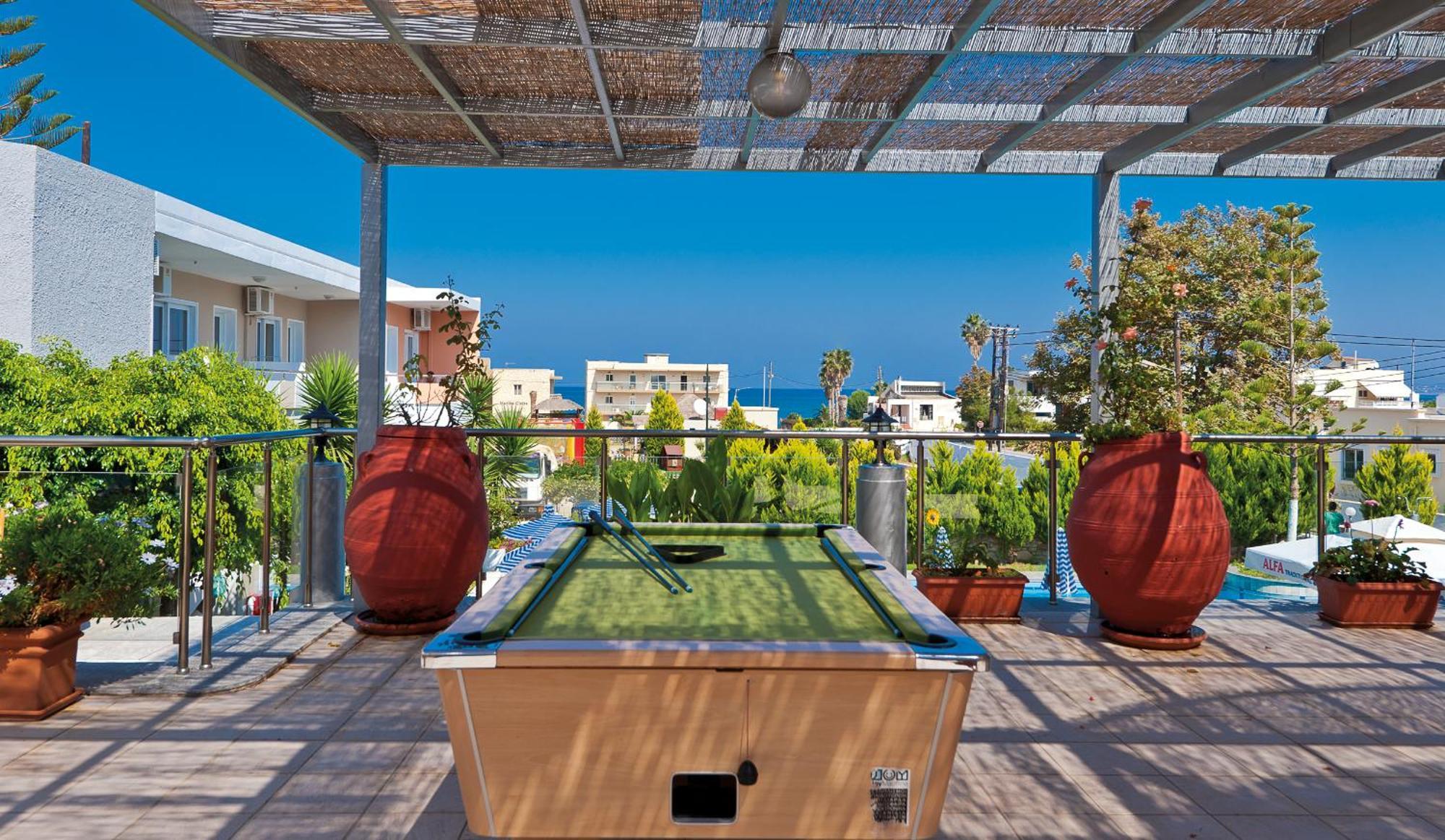 Lia Beachfront Apartments Stalos Luaran gambar